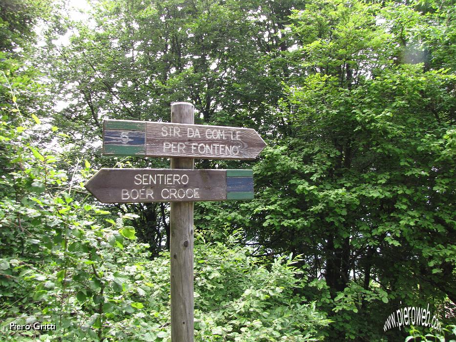 33 incrociamo la strada che sdale da Fonteno.jpg - 33 incrociamo la strada che sale da Fonteno e dalla quale scenderemo